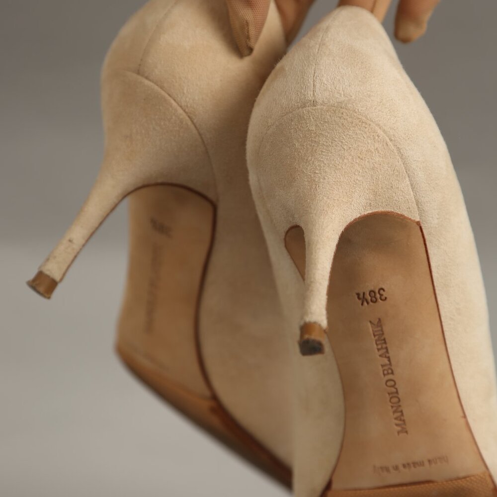 Rare MANOLO BLAHNIK Suede Heels - Picture 4 of 10